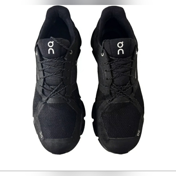 On Cloudflyer Waterproof Black Lunar Running Sneaker Mens Size 12 or Women 13.5 - Picture 3 of 7